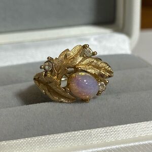 Vintage Avon Gold Toned Leaf/Feather Setting Light Pink Stone/Rhinestones